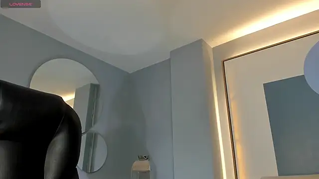 IsabellaMoreau online show from 13, 5, 2026