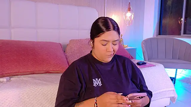 Leah Bensson online show from 12, 9, 2025