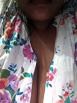 Dassing strip couple online show from 6, 10, 2025