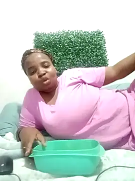 Snapshot of ShySexyBaddiexx chatting on 15, 10, 2025 ShySexyBaddiexx online show from 15, 10, 2025