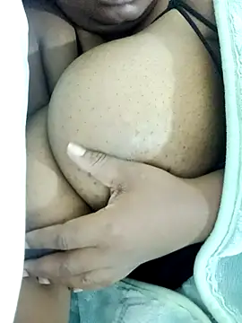 Snapshot of ShySexyBaddiexx chatting on 18, 11, 2025 ShySexyBaddiexx online show from 18, 11, 2025