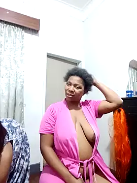 Snapshot of ShySexyBaddiexx chatting on 18, 11, 2025 ShySexyBaddiexx online show from 18, 11, 2025