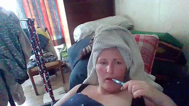 Snapshot of AllaSowinskaya chatting on 12, 5, 2026 AllaSowinskaya online show from 12, 5, 2026