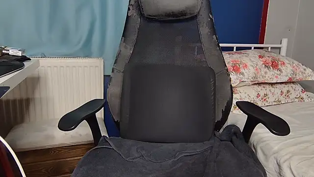 Snapshot of flydirty chatting on 11, 10, 2025 flydirty online show from 11, 10, 2025