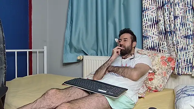 Snapshot of flydirty chatting on 26, 11, 2025 flydirty online show from 26, 11, 2025