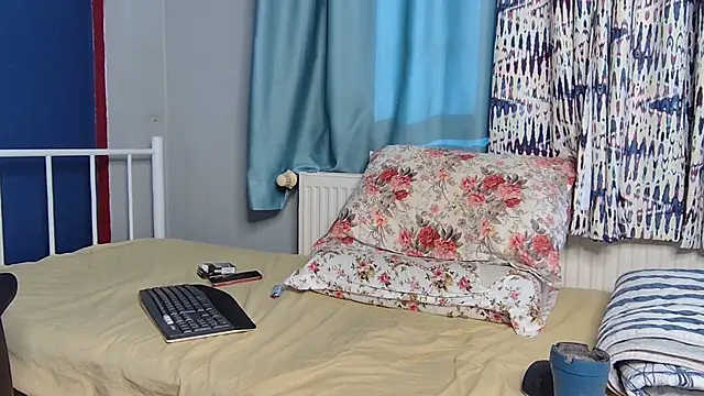 Snapshot of flydirty chatting on 28, 11, 2025 flydirty online show from 28, 11, 2025