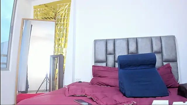 Snapshot of miaroberts69 chatting on 11, 1, 2026 miaroberts69 online show from 11, 1, 2026