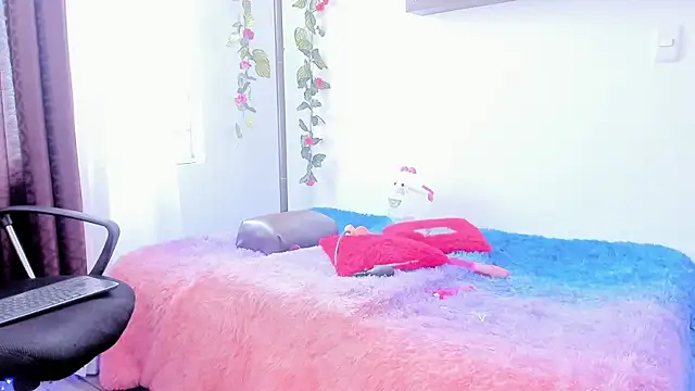 Snapshot of miaroberts69 chatting on 4, 4, 2026 miaroberts69 online show from 4, 4, 2026