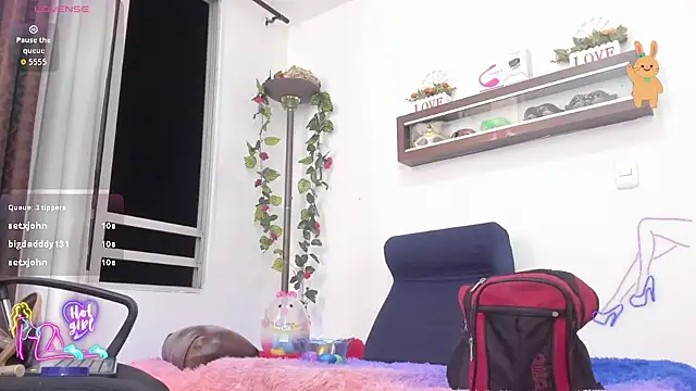 Snapshot of miaroberts69 chatting on 7, 4, 2026 miaroberts69 online show from 7, 4, 2026