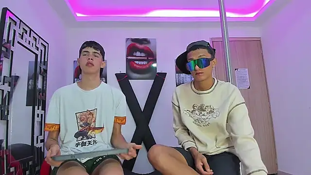 Snapshot of TWINKS_FRIENDS chatting on 5, 10, 2025 TWINKS FRIENDS online show from 5, 10, 2025