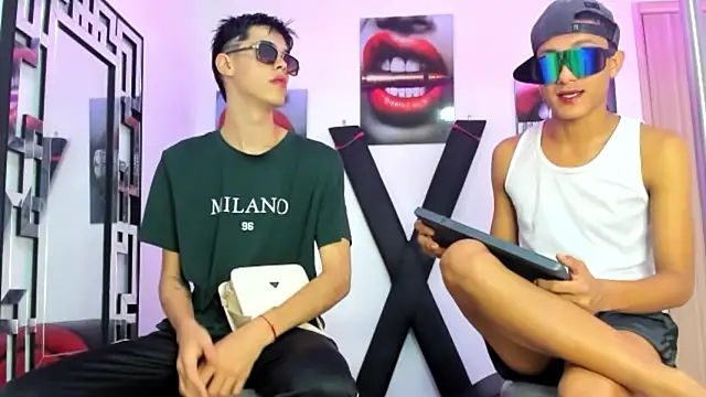 Snapshot of TWINKS_FRIENDS chatting on 18, 10, 2025 TWINKS FRIENDS online show from 18, 10, 2025