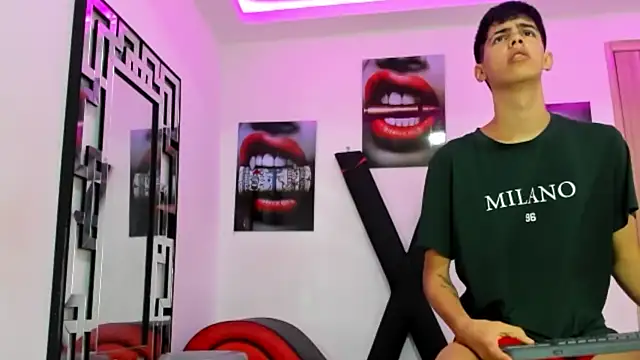 Snapshot of TWINKS_FRIENDS chatting on 19, 10, 2025 TWINKS FRIENDS online show from 19, 10, 2025