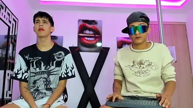 Snapshot of TWINKS_FRIENDS chatting on 22, 10, 2025 TWINKS FRIENDS online show from 22, 10, 2025