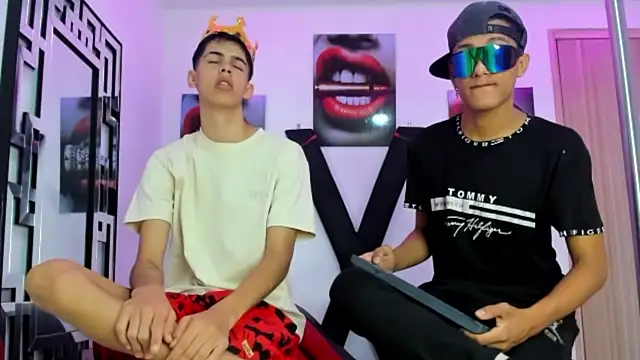 Snapshot of TWINKS_FRIENDS chatting on 27, 10, 2025 TWINKS FRIENDS online show from 27, 10, 2025