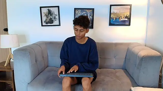 TWINKS FRIENDS online show from 7, 5, 2026