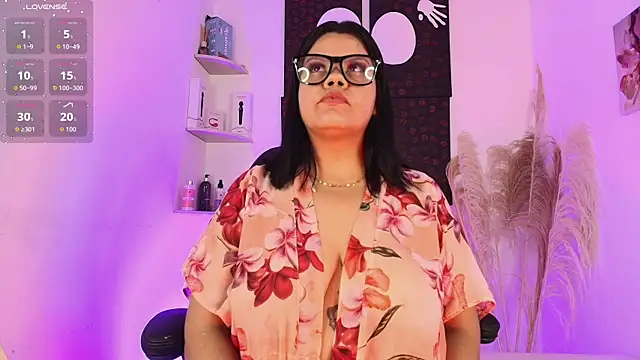 Iamlola  online show from 25, 11, 2025