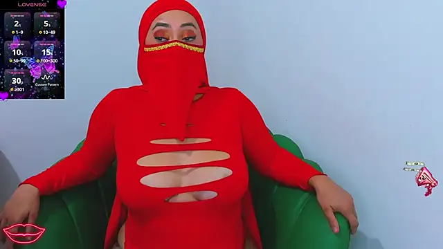 Snapshot of Aisha_Malek chatting on 10, 10, 2025 Aisha Malek online show from 10, 10, 2025