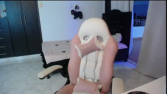 Snapshot of Elizabeth_rose02 chatting on 9, 10, 2025 Elizabeth rose02 online show from 9, 10, 2025