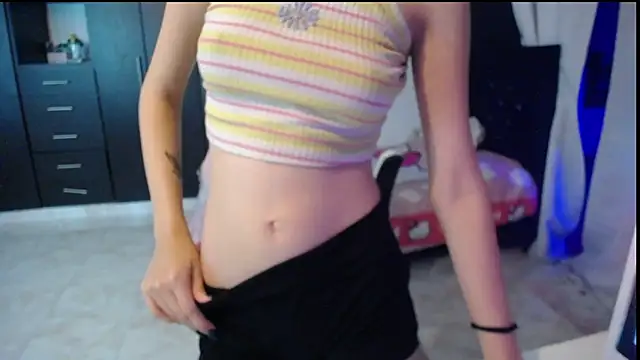 Snapshot of Elizabeth_rose02 chatting on 12, 10, 2025 Elizabeth rose02 online show from 12, 10, 2025