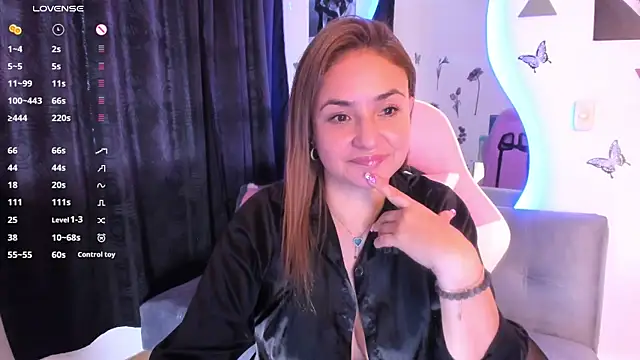 luciamature  online show from 10, 11, 2025