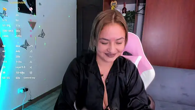 luciamature  online show from 10, 2, 2026