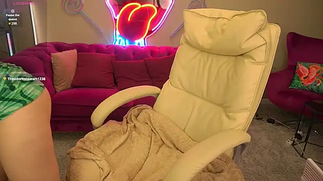 Snapshot of BellaLaPetit chatting on 3, 12, 2025 BellaLaPetit online show from 3, 12, 2025