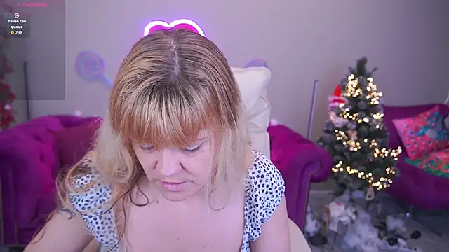 Snapshot of BellaLaPetit chatting on 8, 1, 2026 BellaLaPetit online show from 8, 1, 2026