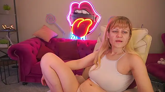 Snapshot of BellaLaPetit chatting on 8, 2, 2026 BellaLaPetit online show from 8, 2, 2026