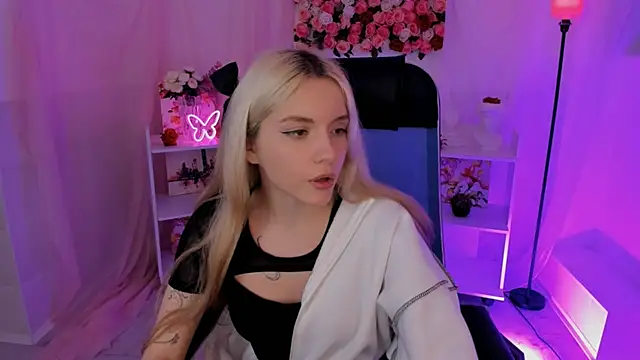 AuroraWrenfield online show from 22, 9, 2025