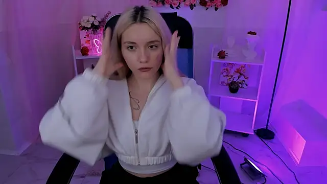 AuroraWrenfield online show from 23, 9, 2025