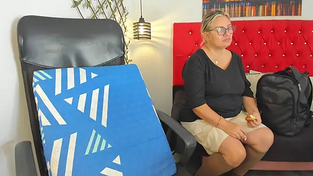 carolinacrus01 online show from 8, 10, 2025