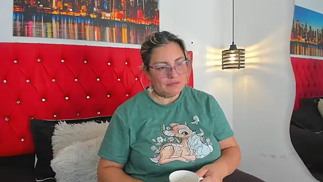 carolinacrus01 online show from 9, 2, 2026