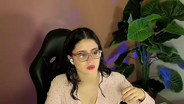 Snapshot of LiLLiAnderson chatting on 9, 9, 2025 LiLLiAnderson online show from 9, 9, 2025