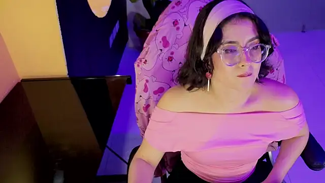 Snapshot of LiLLiAnderson chatting on 12, 10, 2025 LiLLiAnderson online show from 12, 10, 2025