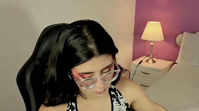 Snapshot of LiLLiAnderson chatting on 17, 10, 2025 LiLLiAnderson online show from 17, 10, 2025