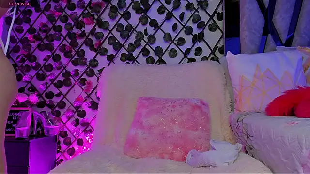 Snapshot of isabel_jaames chatting on 1, 10, 2025 isabel jaames online show from 1, 10, 2025