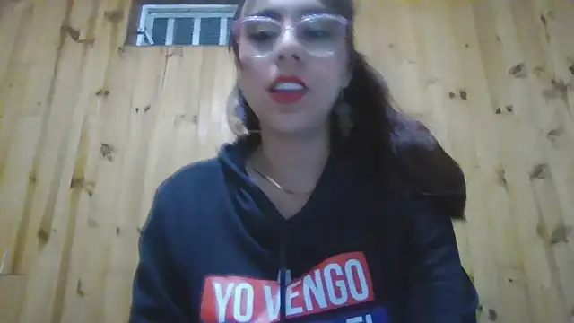 Snapshot of Roselingalvis13 chatting on 22, 9, 2025 Roselingalvis13 online show from 22, 9, 2025