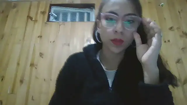 Snapshot of Roselingalvis13 chatting on 28, 9, 2025 Roselingalvis13 online show from 28, 9, 2025