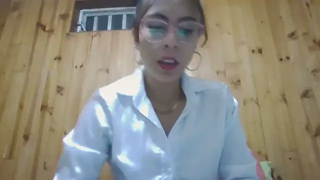 Snapshot of Roselingalvis13 chatting on 29, 9, 2025 Roselingalvis13 online show from 29, 9, 2025