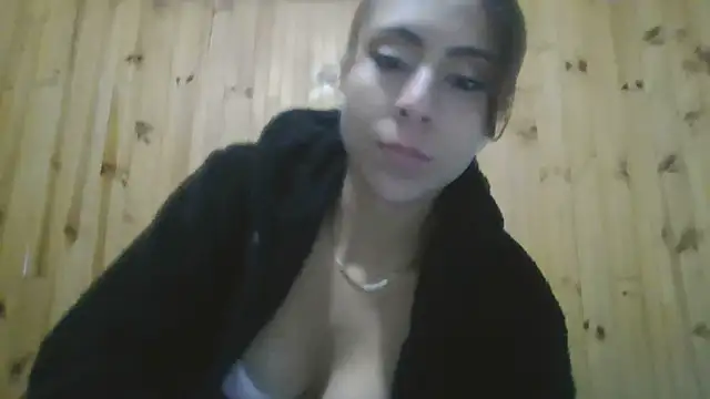 Snapshot of Roselingalvis13 chatting on 4, 10, 2025 Roselingalvis13 online show from 4, 10, 2025