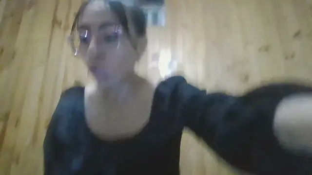 Snapshot of Roselingalvis13 chatting on 5, 10, 2025 Roselingalvis13 online show from 5, 10, 2025