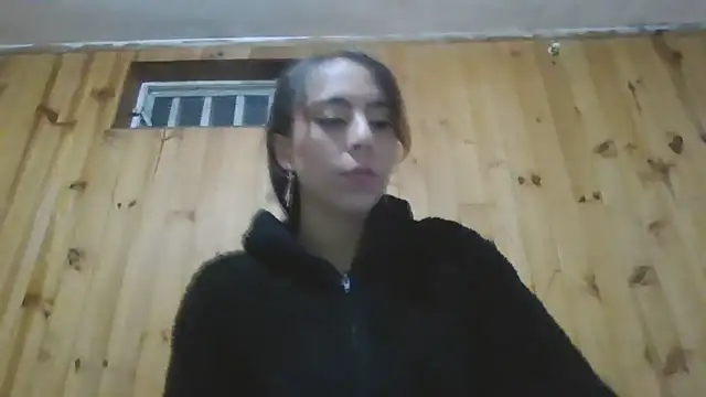 Snapshot of Roselingalvis13 chatting on 13, 10, 2025 Roselingalvis13 online show from 13, 10, 2025