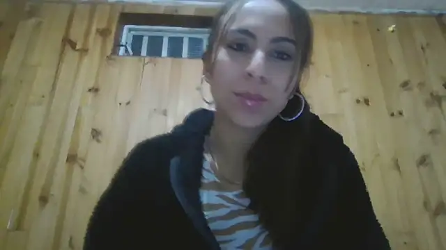 Snapshot of Roselingalvis13 chatting on 19, 10, 2025 Roselingalvis13 online show from 19, 10, 2025