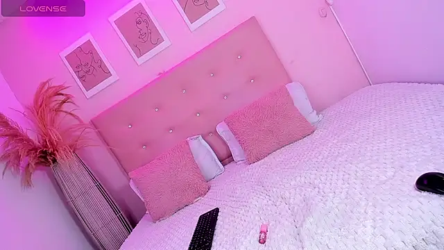 ANNIE DOLCE  online show from 10, 11, 2025