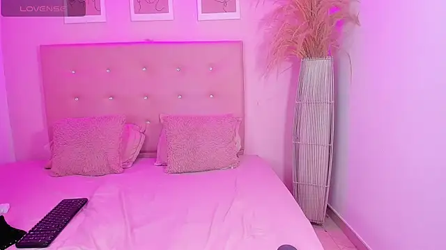 ANNIE DOLCE  online show from 4, 2, 2026