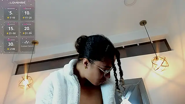 Hanna Cornee  online show from 26, 11, 2025