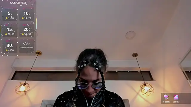 Hanna Cornee  online show from 17, 12, 2025