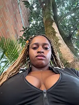 Snapshot of darle_volant chatting on 17, 5, 2026 darle volant online show from 17, 5, 2026