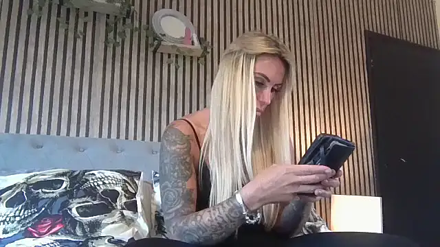 poppyinga1 online show from 12, 9, 2025