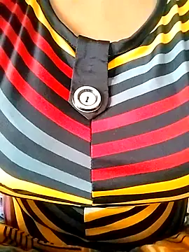 Snapshot of Ponds_beauty chatting on 12, 9, 2025 Ponds beauty online show from 12, 9, 2025